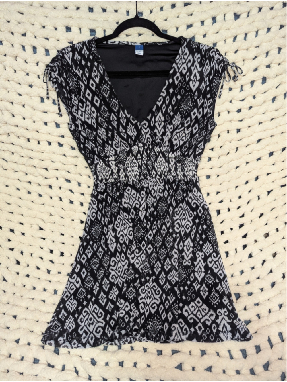 Old Navy Women's Small Black White Ikat V-Neck Smocked Waist Dress Boho